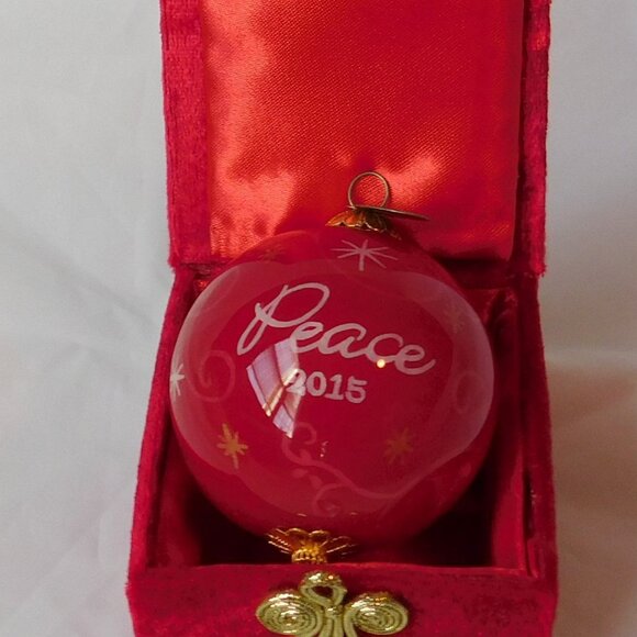 Pier 1 Li Bien Lot of 2 Glass Dated Peace Dove Ornament 2015 & 2012 in box - Picture 6 of 14